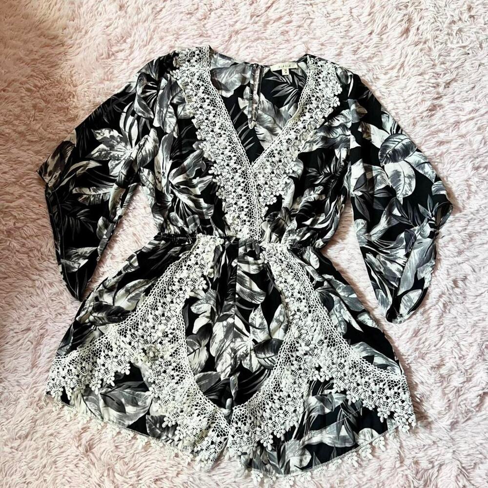 Bohemian Indie Lace‎ Witchy Earthy Patchouli Zodiac Festival Drape Sleeve Romper